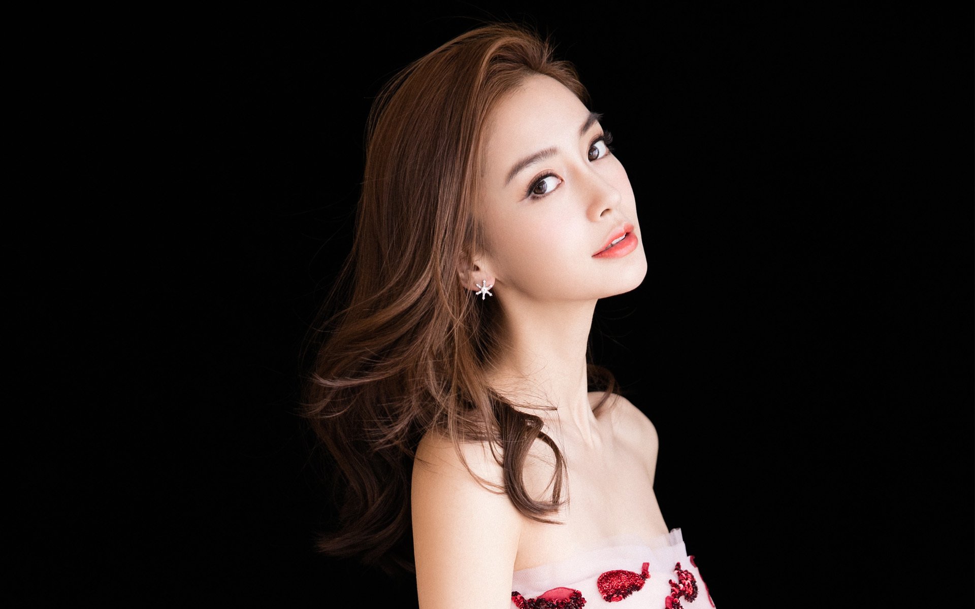 拜仁边路传中战术:套路升级,制造得分机会,拜仁传奇边后卫