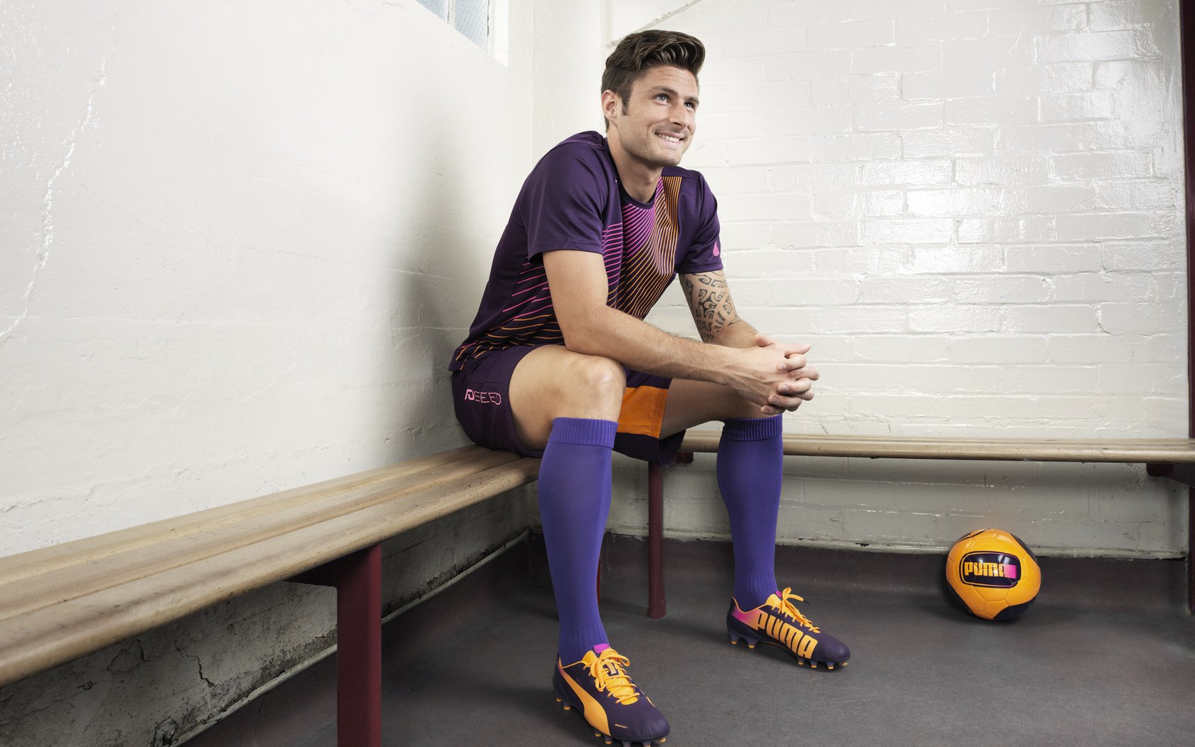 比赛临近气氛紧张训练节奏与战术模拟进入高频冲刺阶段，比赛紧张怎么描述比较好