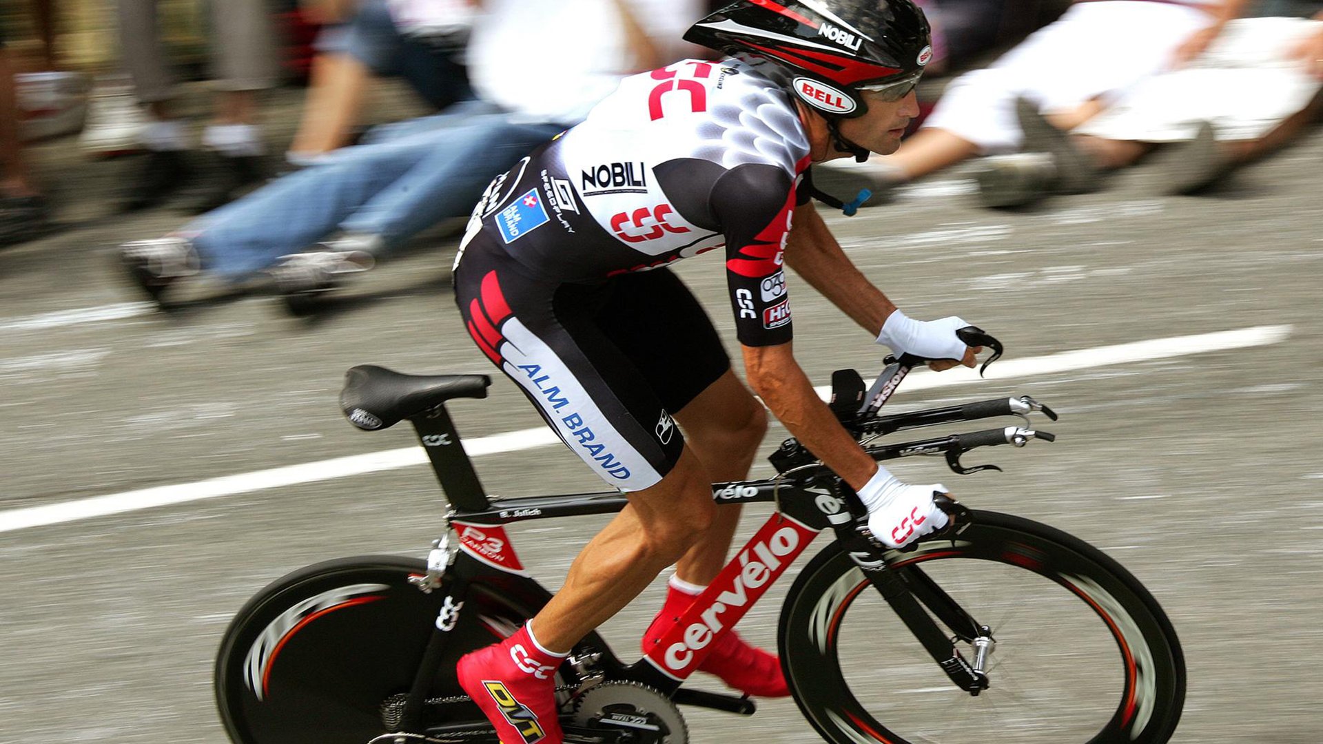 马刺新援接受战术培训并迅速融入体系，马刺队战术手册