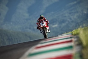 开云体育平台-国际比赛纪念展在主办城市巡展，吸引大量观众，国际大赛视频